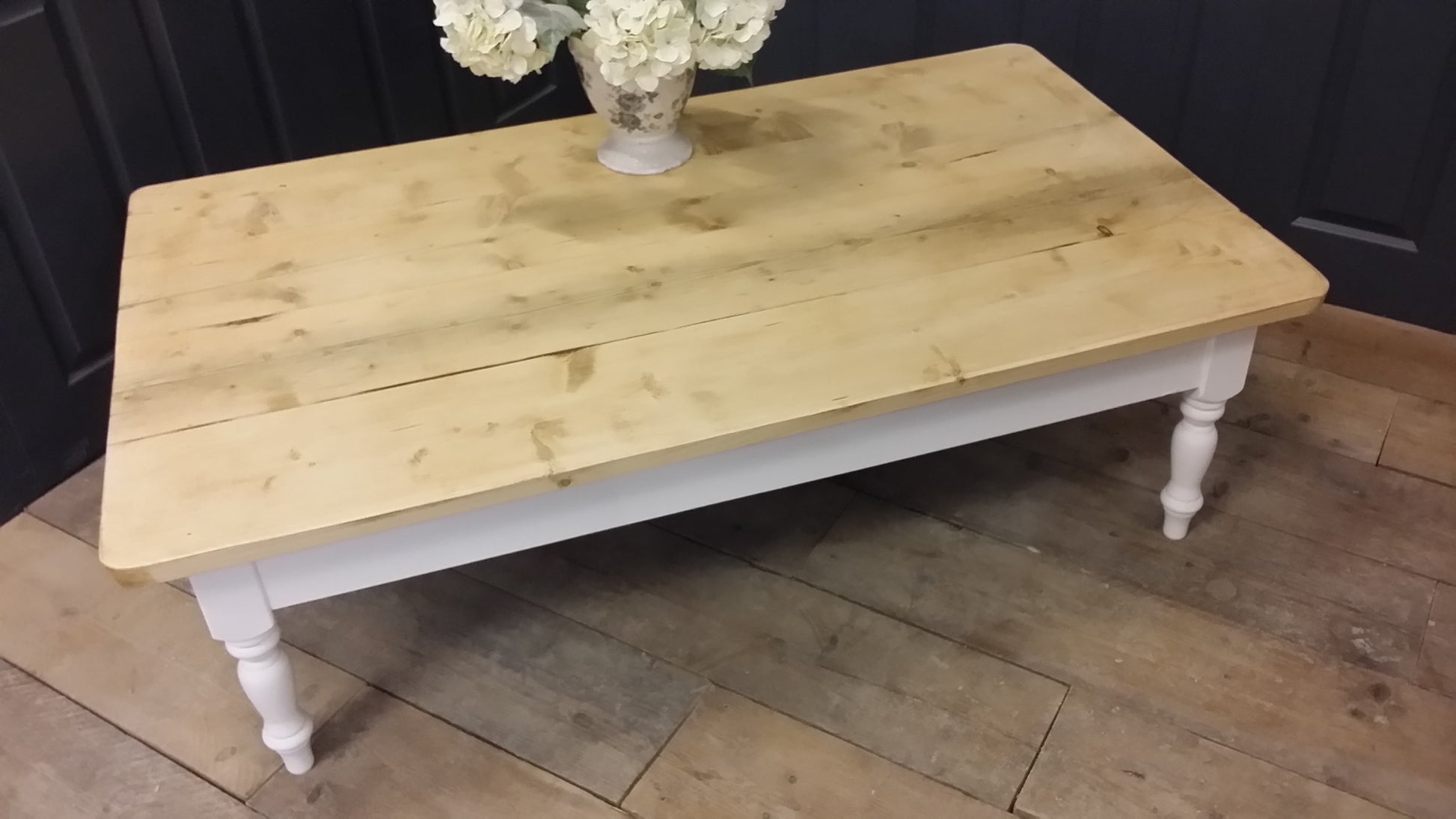 farmhouse coffee table - Country Life Furniture - Quality Interiors