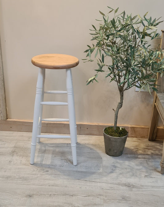 Pilgrim bar stool