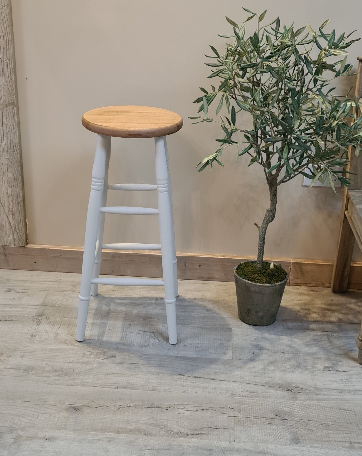 Pilgrim bar stool