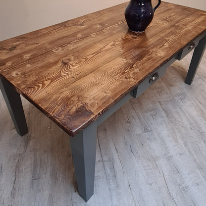 The 'Winchcombe' (pictured with the dark oak finish)