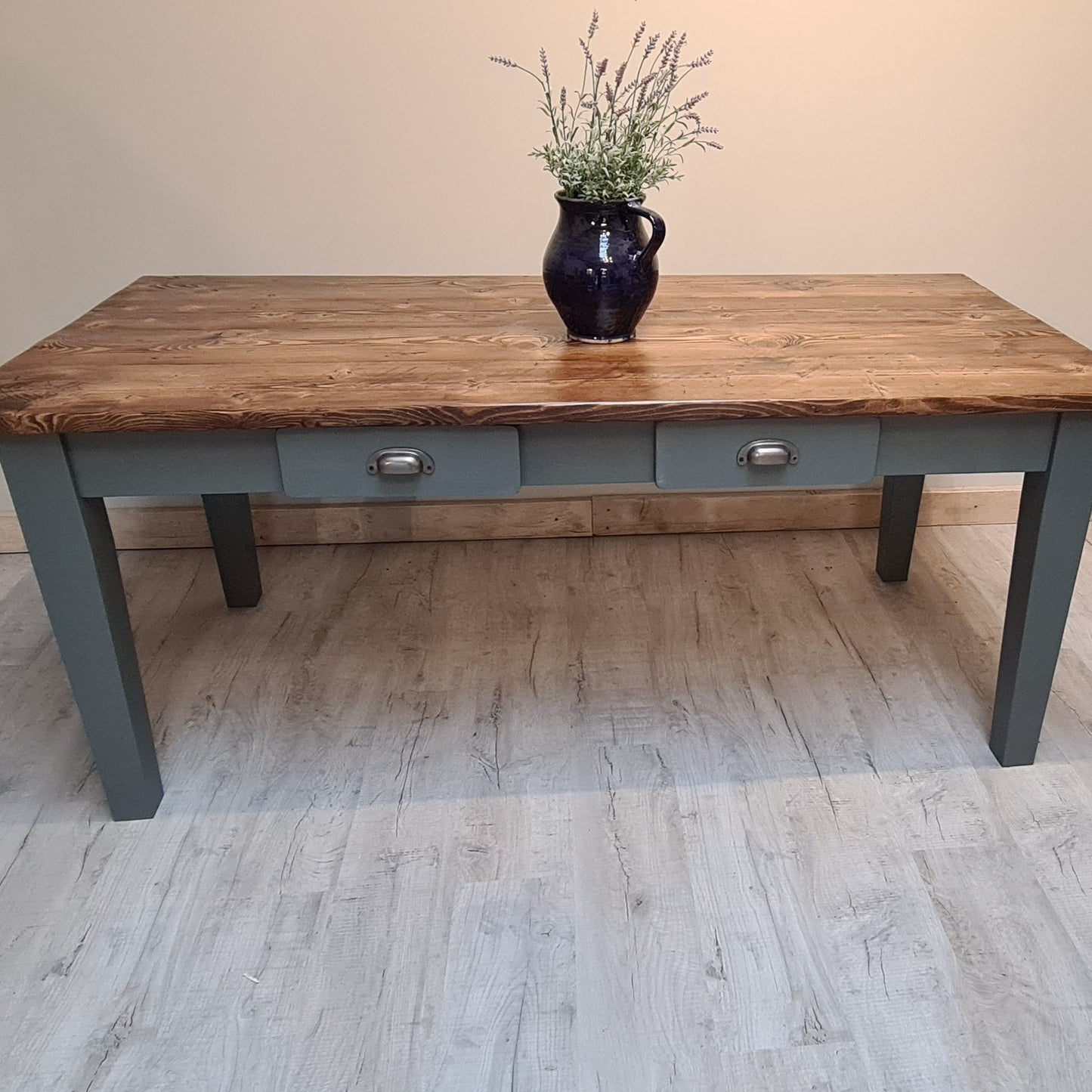 The 'Winchcombe' (pictured with the dark oak finish)