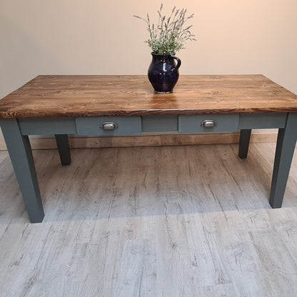 The 'Winchcombe' (pictured with the dark oak finish)