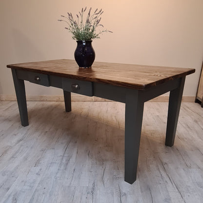 The 'Winchcombe' (pictured with the dark oak finish)