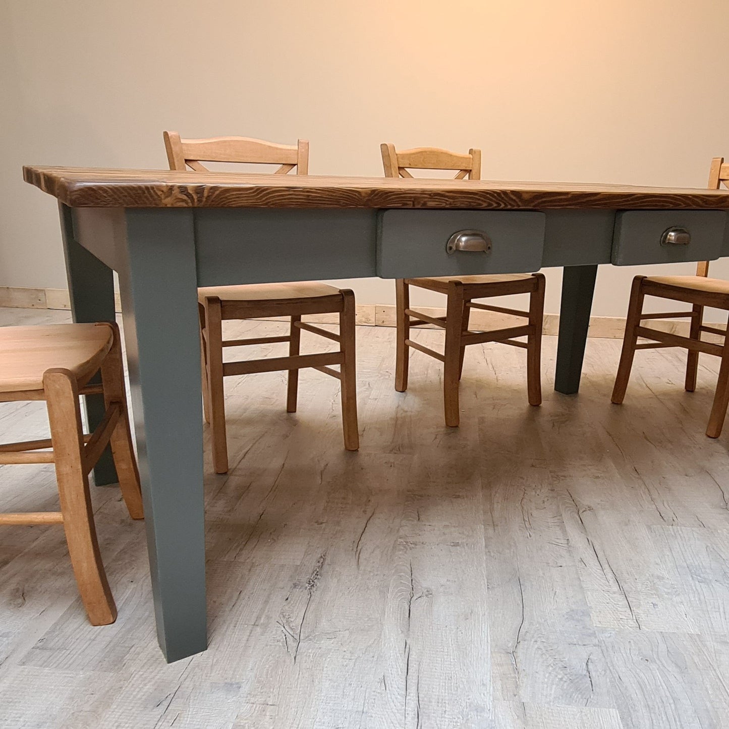 The 'Winchcombe' (pictured with the dark oak finish)